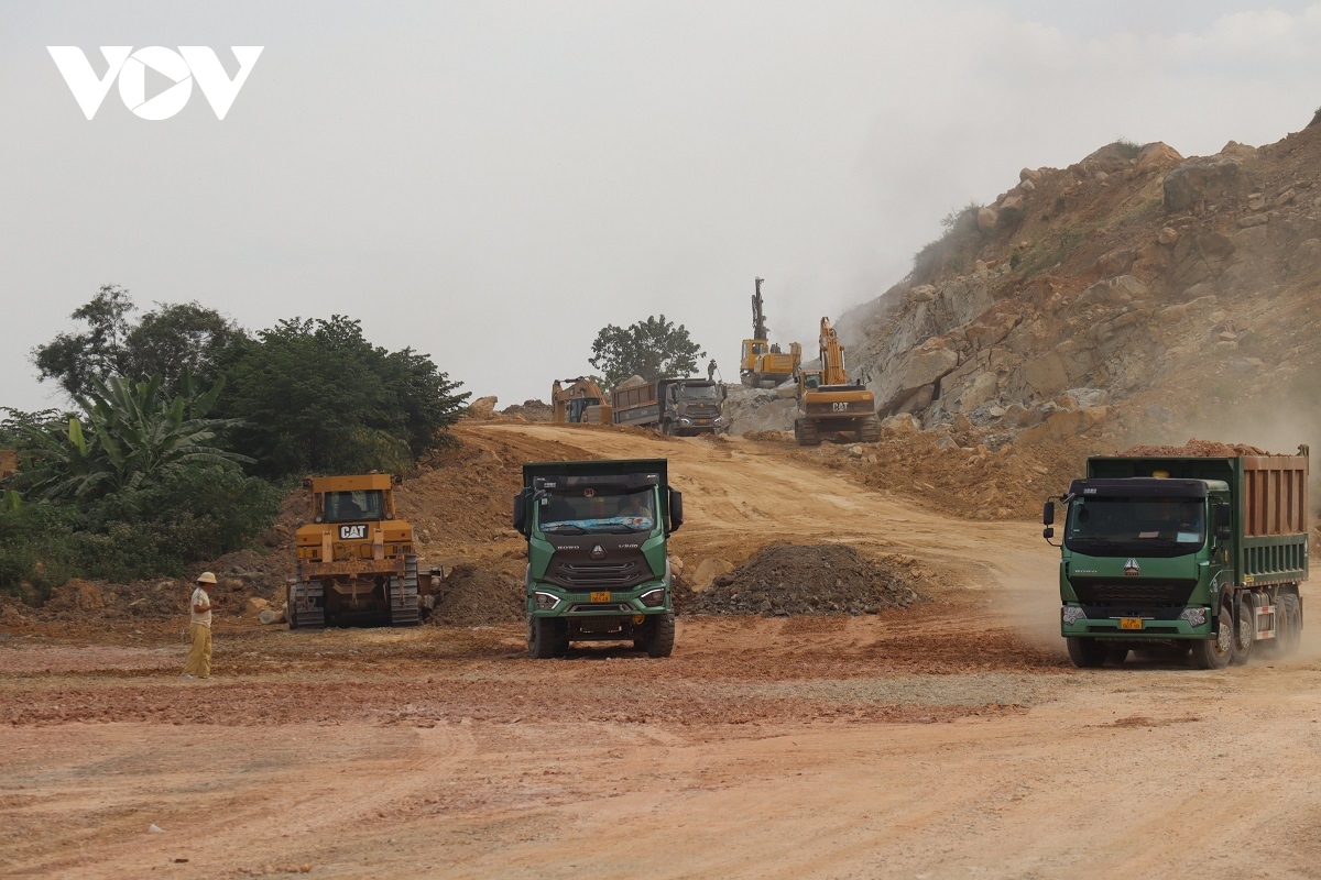 Khánh Hòa bàn giao mặt bằng cao tốc Vân Phong - Nha Trang - Ảnh 3. Khánh Hòa bàn giao mặt bằng cao tốc Vân Phong - Nha Trang - Ảnh 3.