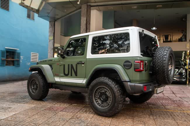 Tậu thêm Jeep mới chỉ khác màu, ông Đặng Lê Nguyên Vũ nói siêu xe chỉ để đi cho vui thôi - Ảnh 2.