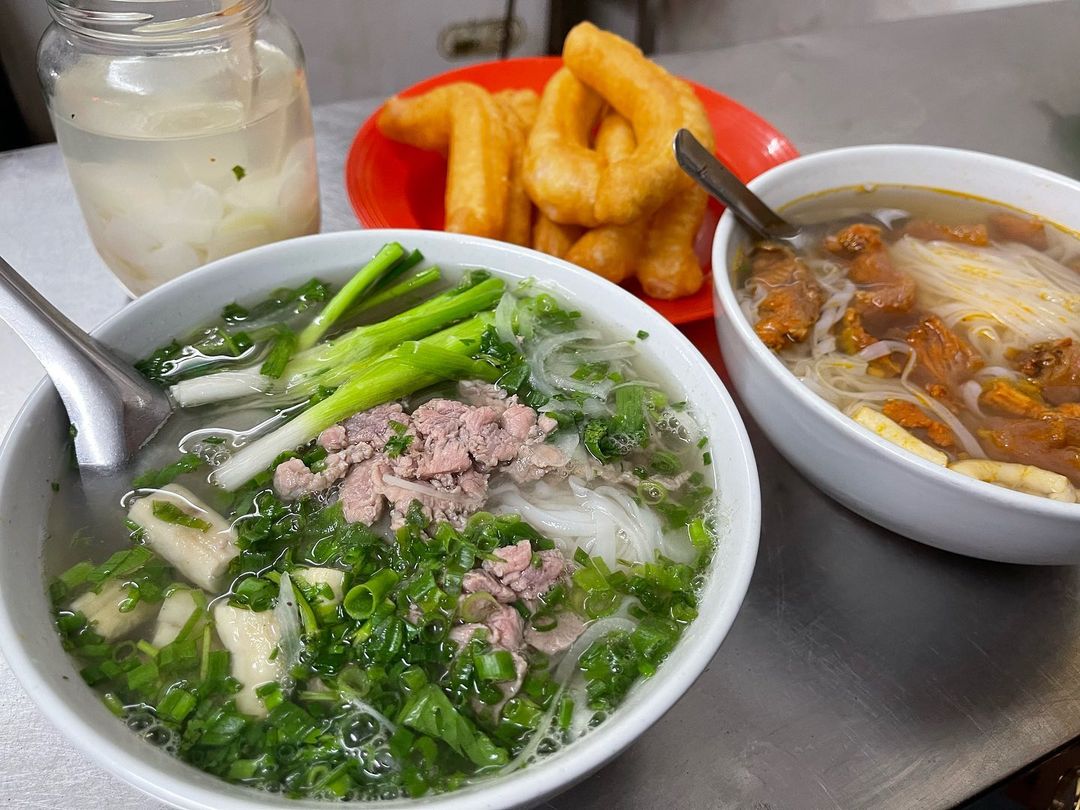 Những quán phở độc lạ từ tên gọi, topping đến cách ăn ở Hà thành - Ảnh 3. Những quán phở độc lạ từ tên gọi, topping đến cách ăn ở Hà thành - Ảnh 3.