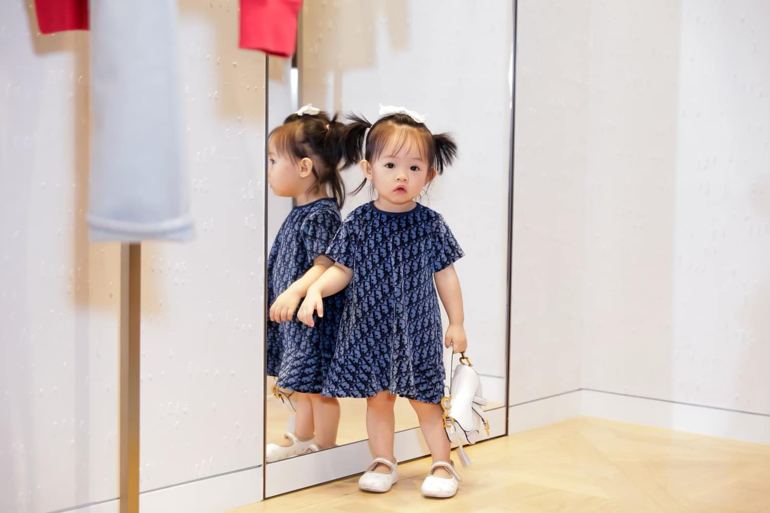 Tiểu thư ngậm thìa vàng của Cường Đô La: Mới chào đời được tặng túi nửa tỷ, 3 tuổi sang Mỹ đi học - Ảnh 4.