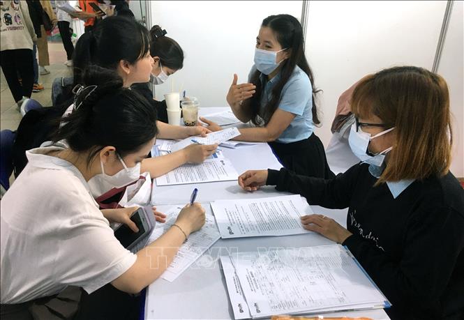 Tăng cường thông tin, kết nối thị trường lao động - Ảnh 1. Tăng cường thông tin, kết nối thị trường lao động - Ảnh 1.