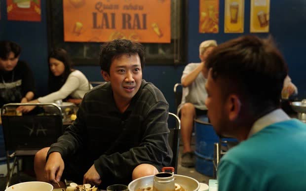 Tuổi thơ Trấn Thành: Ba làm nghề giao hàng, gặp biến cố gia đình phá sản, phải tự kiếm tiền từ năm lớp 10 - Ảnh 1. Tuổi thơ Trấn Thành: Ba làm nghề giao hàng, gặp biến cố gia đình phá sản, phải tự kiếm tiền từ năm lớp 10 - Ảnh 1.