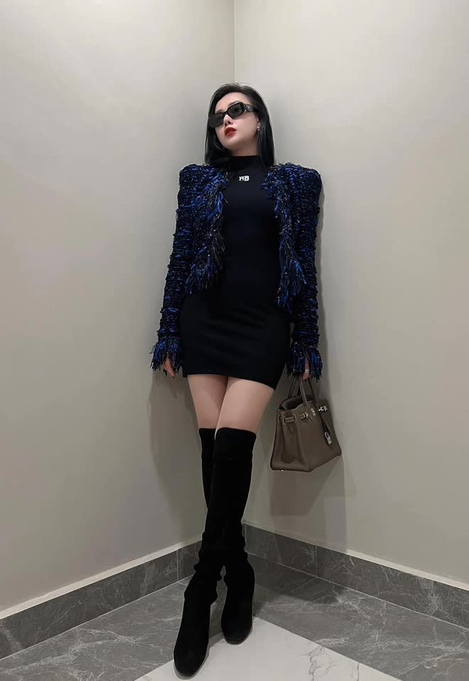 Style của Phương Oanh - Shark Bình tại trời Tây khiến netizen thở dài vì sến cả đôi, nhìn như đang nắm tay nhau bước lùi về quá khứ - Ảnh 6.