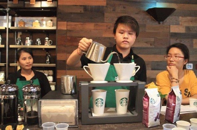  Giải nỗi oan 10 năm của Starbucks tại thị trường Việt Nam: Sử dụng nguyên liệu đắt gấp đôi nhưng vẫn bị chê nhạt nhẽo  - Ảnh 4.