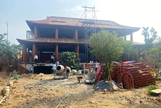 Cưỡng chế biệt phủ của đại gia xây trên đất nông nghiệp - Ảnh 3. Cưỡng chế biệt phủ của đại gia xây trên đất nông nghiệp - Ảnh 3.