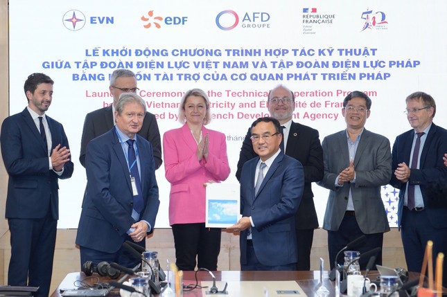 Tổng giám đốc AFD thăm và làm việc với Tập đoàn Điện lực Việt Nam - Ảnh 3.