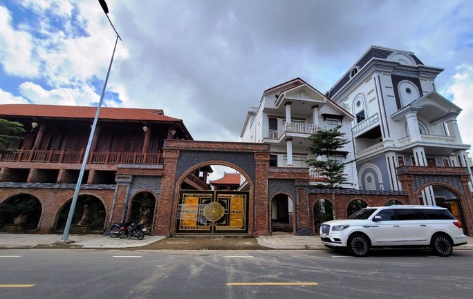 Cưỡng chế biệt phủ của đại gia xây trên đất nông nghiệp - Ảnh 1. Cưỡng chế biệt phủ của đại gia xây trên đất nông nghiệp - Ảnh 1.