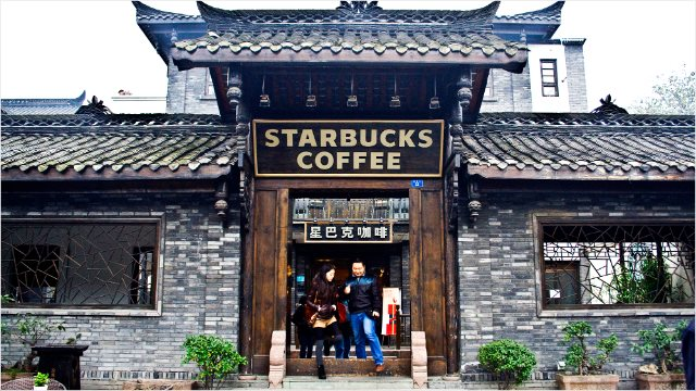 Canh bạc của Starbucks ở Trung Quốc: Mang cà phê tấn công xứ sở trà xanh, cứ mỗi 9 tiếng lại mở 1 quán mới, thống trị suốt 20 năm - Ảnh 3.