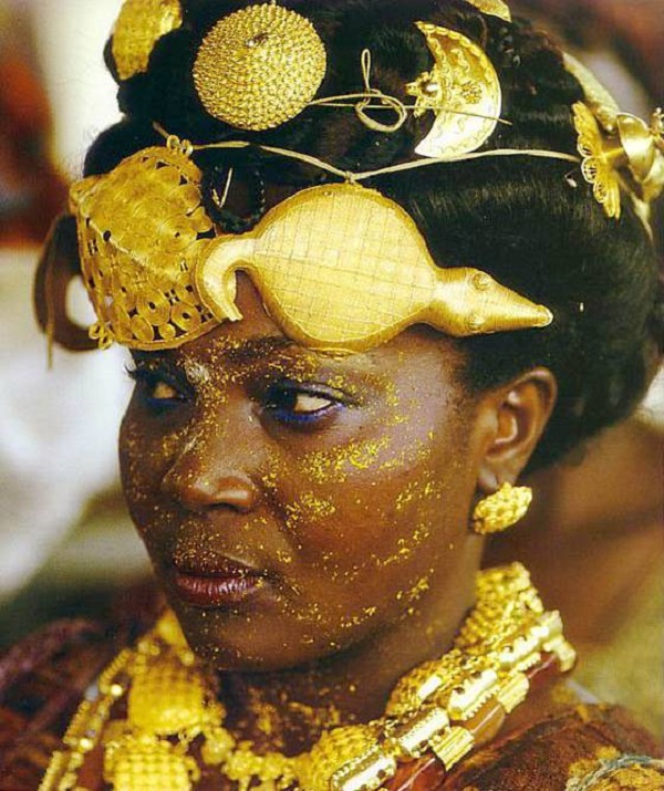 Bộ tộc giàu nhất châu Phi, sống xa hoa không kém gì đại gia Dubai: Làm ăn nhìn trang sức để đánh giá, đến đôi dép lê cũng được đính vàng - Ảnh 2.