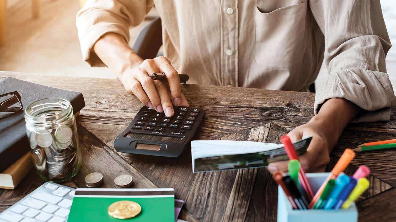 Cô gái 26 tuổi lương 40 triệu hết tháng lại rỗng túi như thời lương 7 triệu: Nghịch lý nguy hiểm khiến thu nhập tăng nhưng tiền kiếm vẫn sạch bong, vì đâu nên nỗi? - Ảnh 4. Cô gái 26 tuổi lương 40 triệu hết tháng lại rỗng túi như thời lương 7 triệu: Nghịch lý nguy hiểm khiến thu nhập tăng nhưng tiền kiếm vẫn sạch bong, vì đâu nên nỗi? - Ảnh 4.