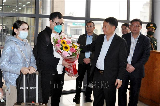 Ngày đầu khôi phục hoạt động xuất, nhập cảnh qua cặp cửa khẩu Móng Cái - Đông Hưng - Ảnh 1.