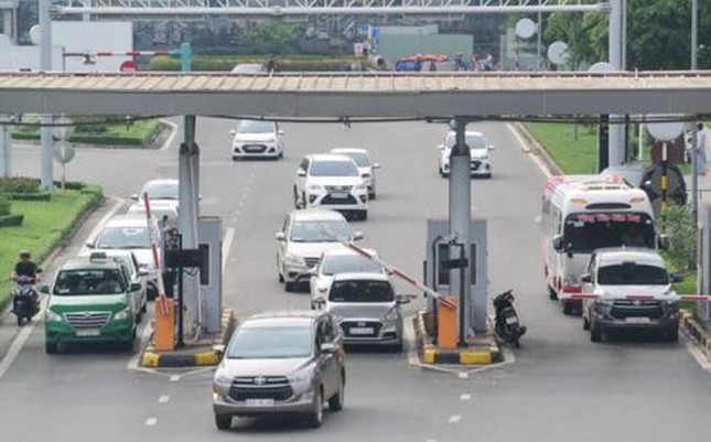 Sắp thu phí không dừng với ô tô ra vào sân bay - Ảnh 1.