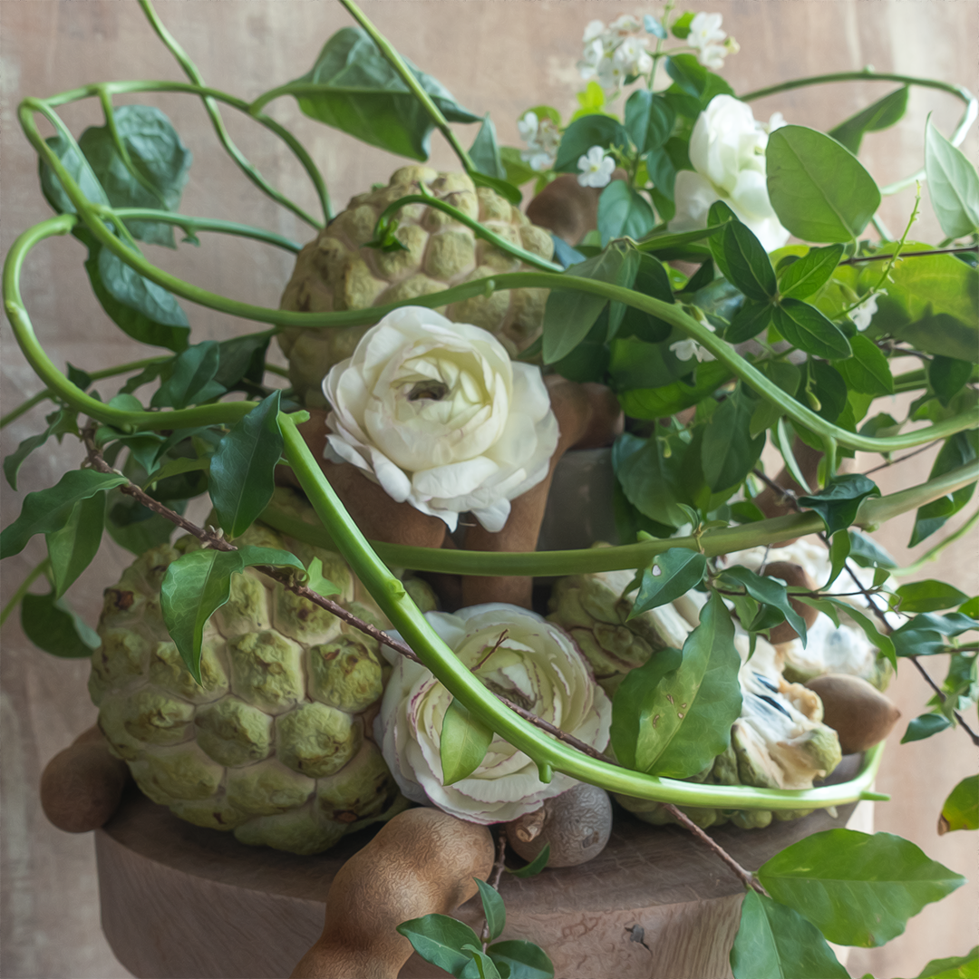 Nixon Tran - Nghệ nhân cắm hoa Việt kiều về nước và phát triển nghệ thuật “chơi hoa cùng rau muống, vú sữa,…” nhờ một lần đi chợ - Ảnh 8. Nixon Tran - Nghệ nhân cắm hoa Việt kiều về nước và phát triển nghệ thuật “chơi hoa cùng rau muống, vú sữa,…” nhờ một lần đi chợ - Ảnh 8.