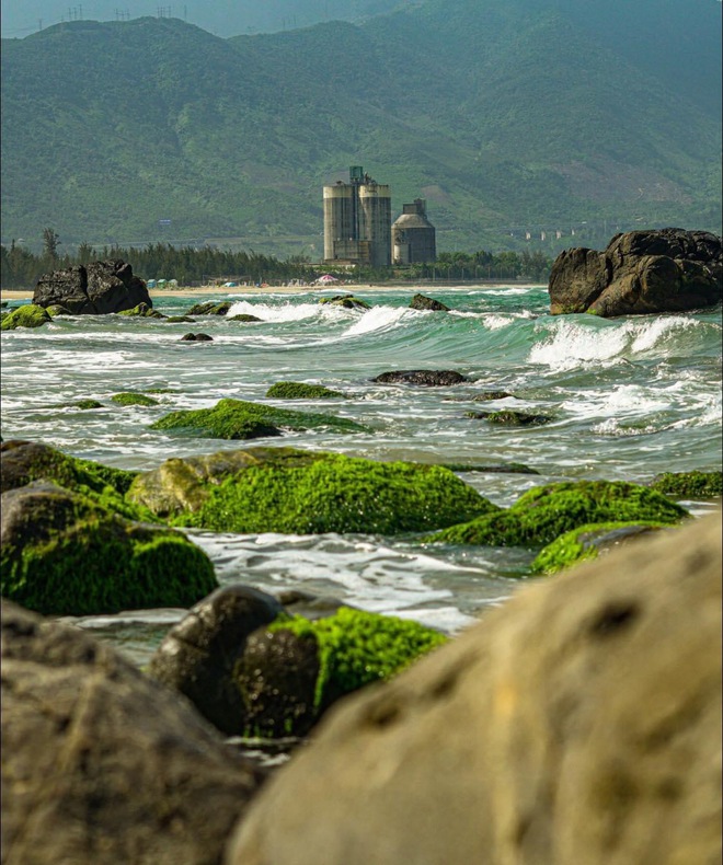 Chi Pu đăng ảnh check-in sang chảnh ở thiên đường Bali nhưng dân tình lại ngỡ Việt Nam chỉ vì một chi tiết này - Ảnh 10.