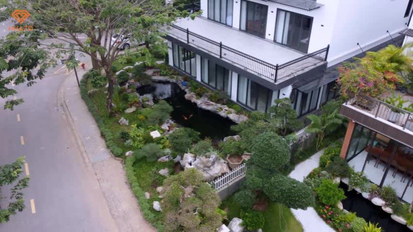 Khám phá biệt thự 80 tỷ rộng gần 600m2 tại Ecopark, con trai mua báo hiếu mẹ già - Ảnh 1.
