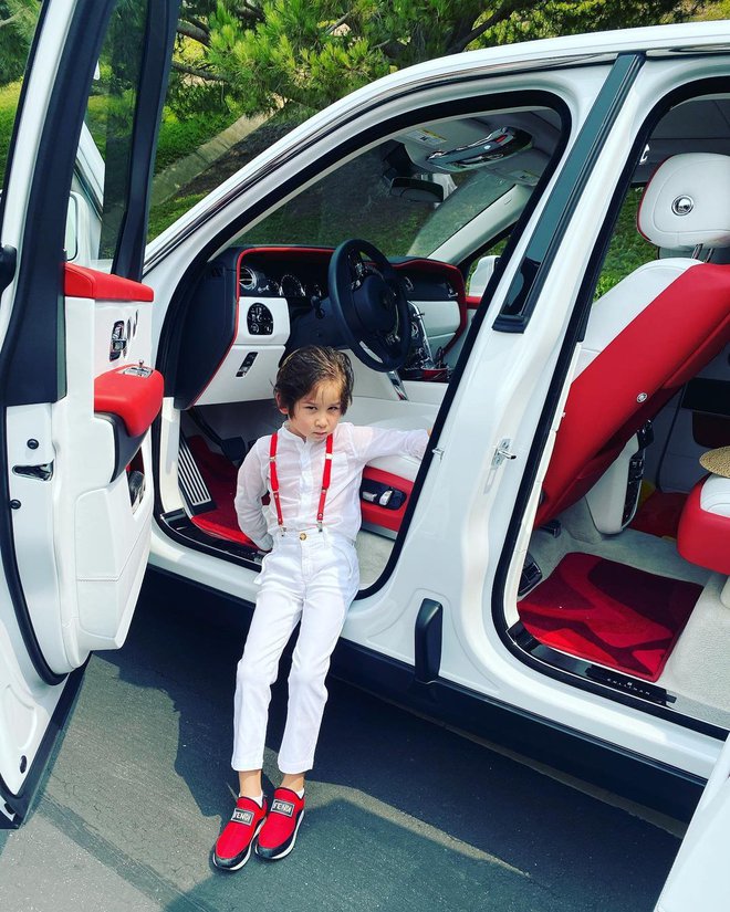 Cậu ấm nhà nữ tỷ phú Mimi Morris: Sinh ra từ vạch đích khi bố mẹ sở hữu khối tài sản đến 1 tỷ USD, cuộc sống xa hoa miễn bàn - Ảnh 14. Cậu ấm nhà nữ tỷ phú Mimi Morris: Sinh ra từ vạch đích khi bố mẹ sở hữu khối tài sản đến 1 tỷ USD, cuộc sống xa hoa miễn bàn - Ảnh 14.