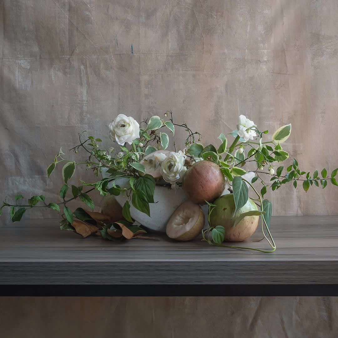 Nixon Tran - Nghệ nhân cắm hoa Việt kiều về nước và phát triển nghệ thuật “chơi hoa cùng rau muống, vú sữa,…” nhờ một lần đi chợ - Ảnh 13. Nixon Tran - Nghệ nhân cắm hoa Việt kiều về nước và phát triển nghệ thuật “chơi hoa cùng rau muống, vú sữa,…” nhờ một lần đi chợ - Ảnh 13.