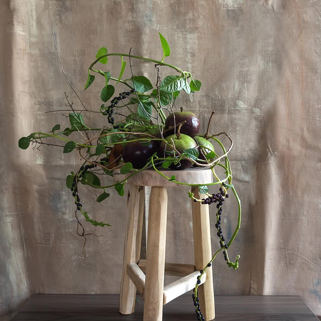 Nixon Tran - Nghệ nhân cắm hoa Việt kiều về nước và phát triển nghệ thuật “chơi hoa cùng rau muống, vú sữa,…” nhờ một lần đi chợ - Ảnh 12. Nixon Tran - Nghệ nhân cắm hoa Việt kiều về nước và phát triển nghệ thuật “chơi hoa cùng rau muống, vú sữa,…” nhờ một lần đi chợ - Ảnh 12.