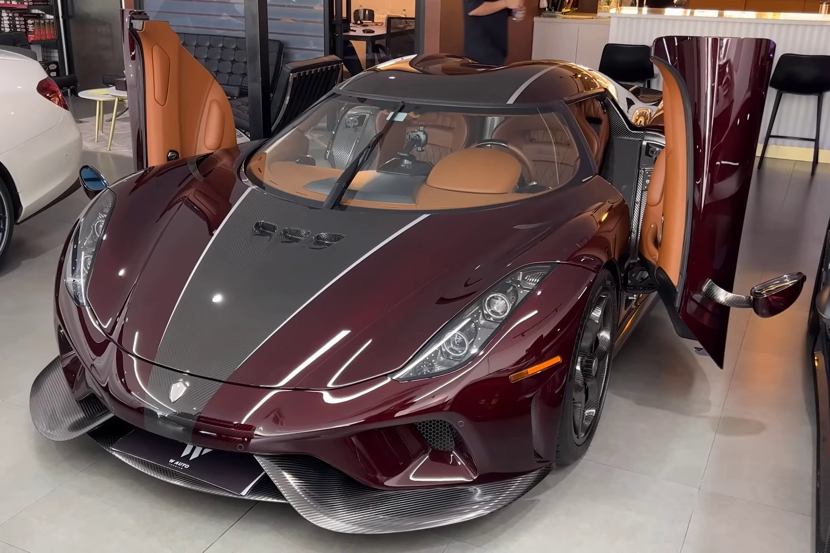 Koenigsegg Regera giá 200 tỷ của đại gia Hoàng Kim Khánh lộ tung tích sau 8 tháng: Đang sang Thụy Điển bảo dưỡng - Ảnh 2. Koenigsegg Regera giá 200 tỷ của đại gia Hoàng Kim Khánh lộ tung tích sau 8 tháng: Đang sang Thụy Điển bảo dưỡng - Ảnh 2.