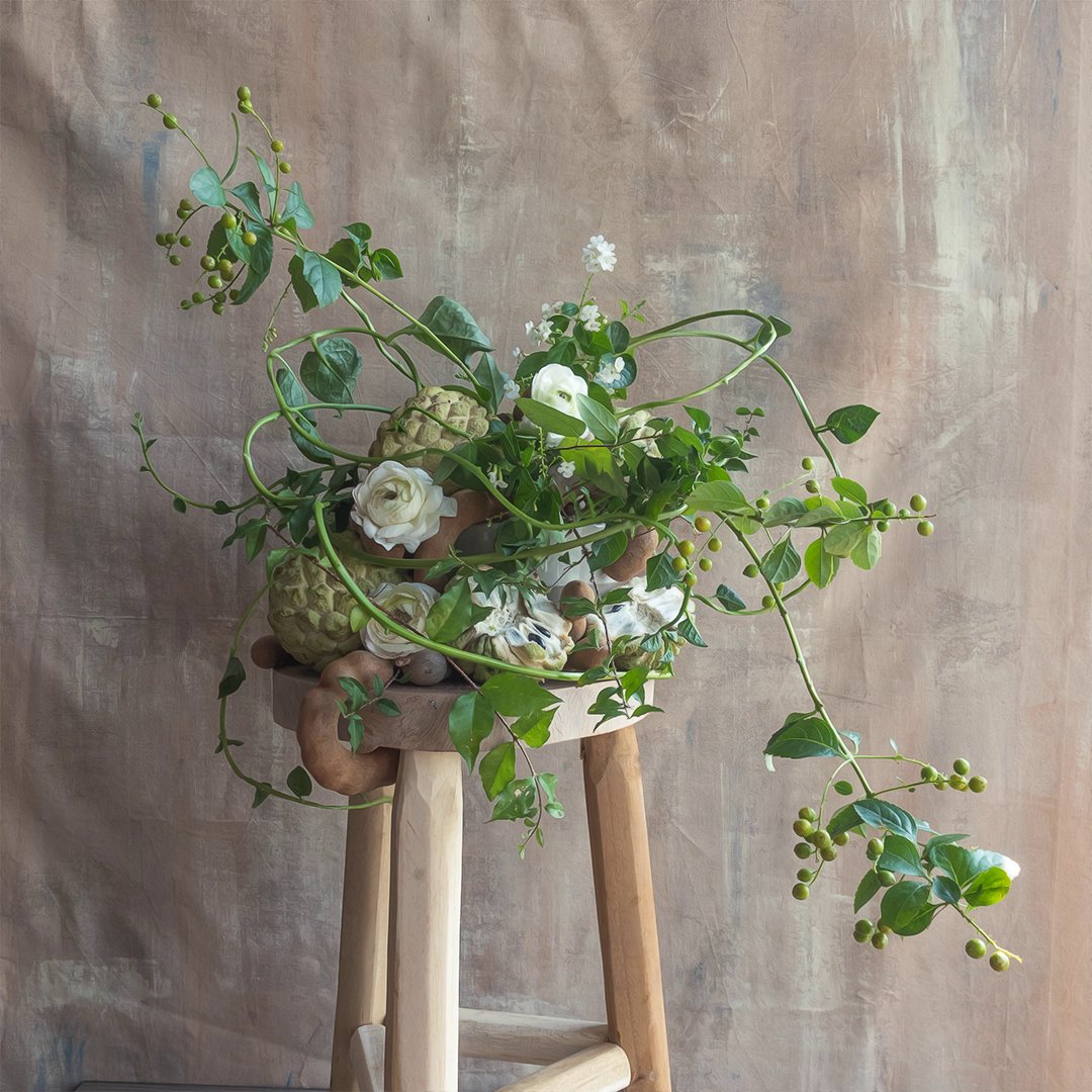 Nixon Tran - Nghệ nhân cắm hoa Việt kiều về nước và phát triển nghệ thuật “chơi hoa cùng rau muống, vú sữa,…” nhờ một lần đi chợ - Ảnh 10. Nixon Tran - Nghệ nhân cắm hoa Việt kiều về nước và phát triển nghệ thuật “chơi hoa cùng rau muống, vú sữa,…” nhờ một lần đi chợ - Ảnh 10.