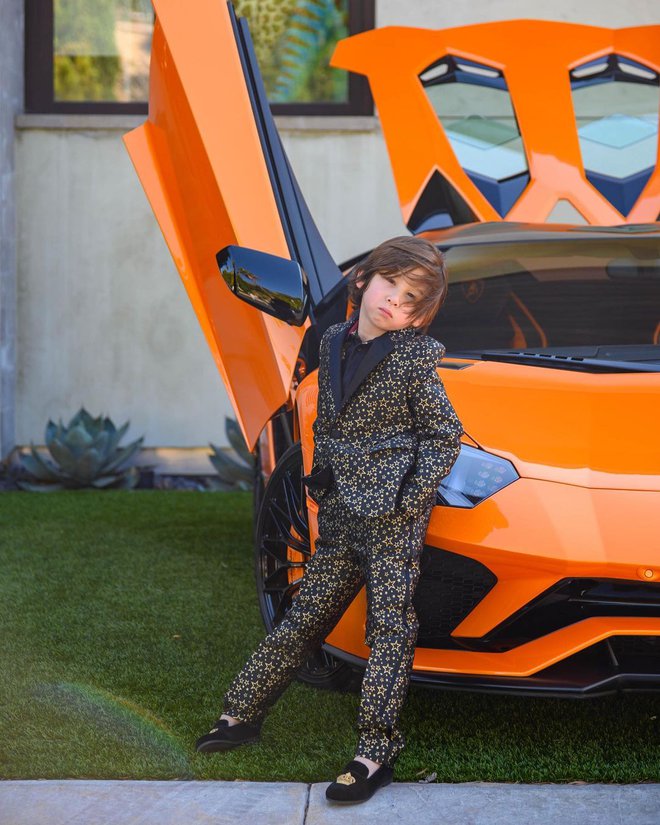 Cậu ấm nhà nữ tỷ phú Mimi Morris: Sinh ra từ vạch đích khi bố mẹ sở hữu khối tài sản đến 1 tỷ USD, cuộc sống xa hoa miễn bàn - Ảnh 9. Cậu ấm nhà nữ tỷ phú Mimi Morris: Sinh ra từ vạch đích khi bố mẹ sở hữu khối tài sản đến 1 tỷ USD, cuộc sống xa hoa miễn bàn - Ảnh 9.