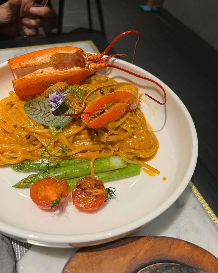 Khi người giàu tiêu tiền ăn uống: Kỳ Duyên, Minh Triệu ăn omakase một bữa bằng cả tháng lương của người bình thường - Ảnh 9. Khi người giàu tiêu tiền ăn uống: Kỳ Duyên, Minh Triệu ăn omakase một bữa bằng cả tháng lương của người bình thường - Ảnh 9.