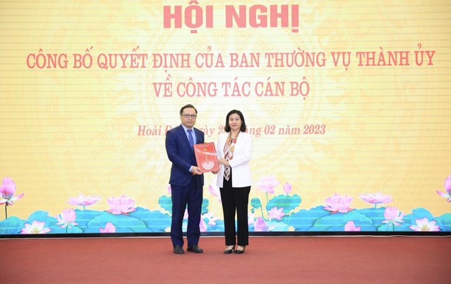 Hà Nội công bố, trao quyết định điều động cán bộ - Ảnh 3.