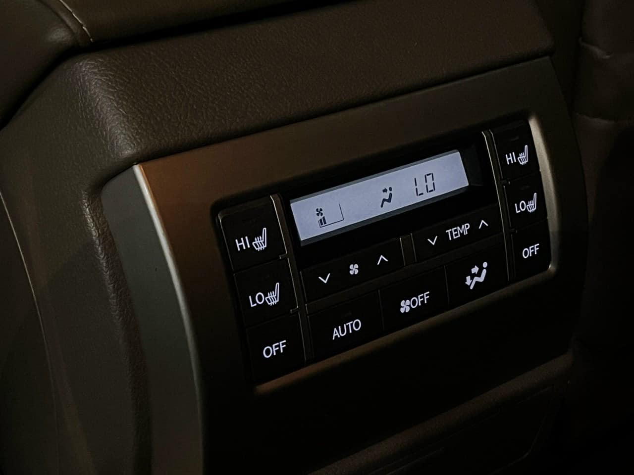 Kỳ công mang Lexus GX 460 đời 2010 đi độ thành bản mới rồi bán ngang giá xe zin - Ảnh 14.