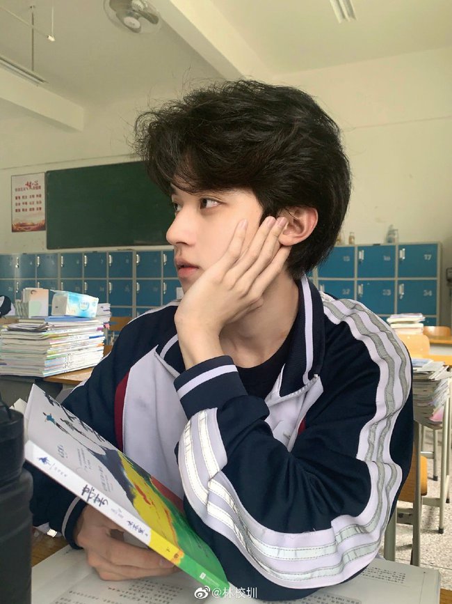 Giới trẻ hiện nay học 2-3 thứ tiếng cùng lúc, kiếm chục triệu/tháng nhàn tênh nhờ giỏi ngoại ngữ dù chưa ra trường - Ảnh 2. Giới trẻ hiện nay học 2-3 thứ tiếng cùng lúc, kiếm chục triệu/tháng nhàn tênh nhờ giỏi ngoại ngữ dù chưa ra trường - Ảnh 2.