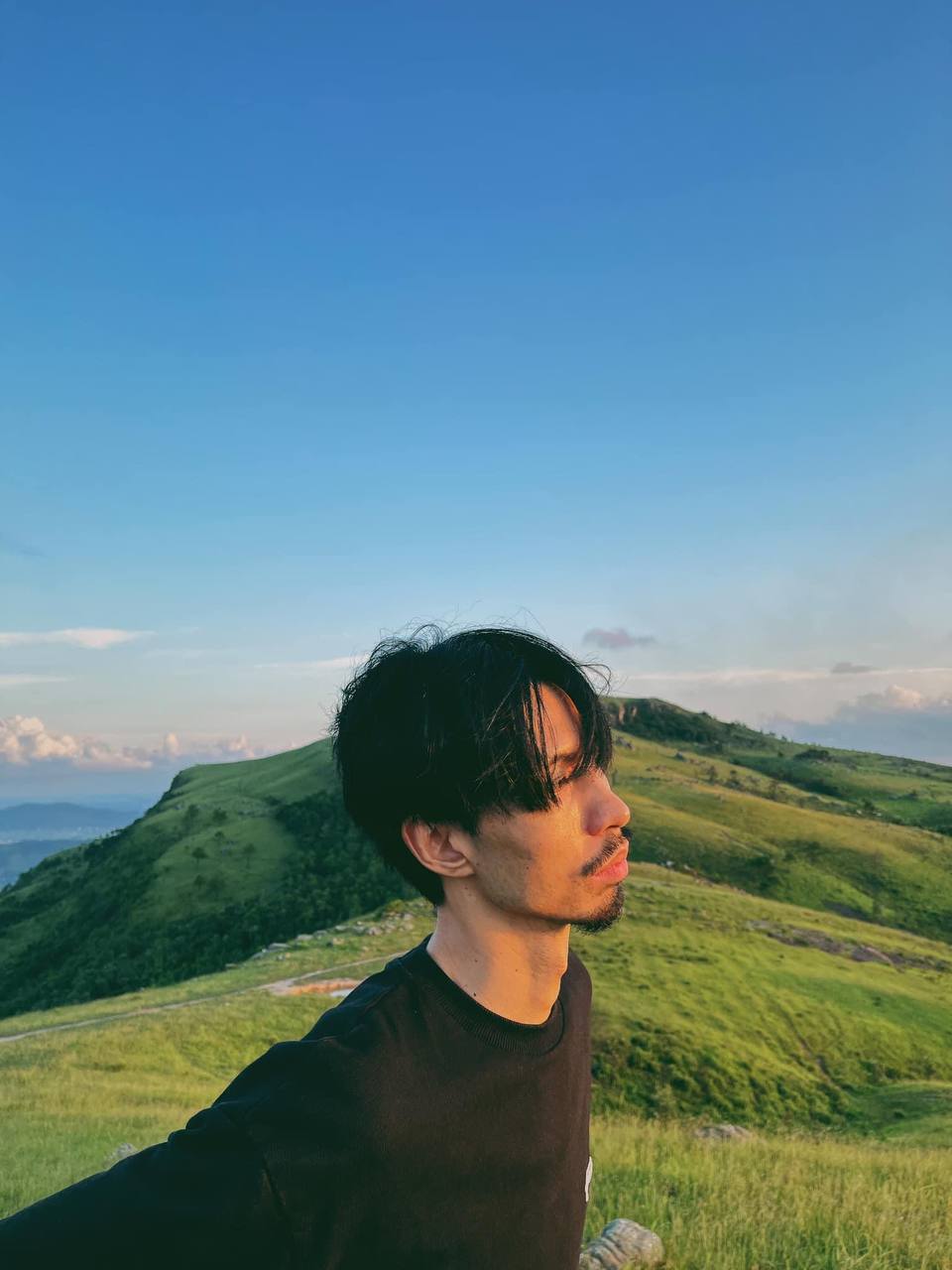 Dân mạng thi nhau truy lùng toạ độ check-in của Đen Vâu: Cả ngọn đồi xanh mướt cứ ngỡ đồng cỏ Windows - Ảnh 7.