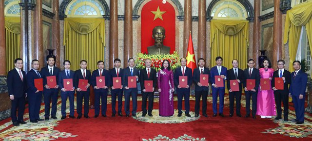 Quyền Chủ tịch nước Võ Thị Ánh Xuân trao quyết định bổ nhiệm 13 tân Đại sứ nước Cộng hòa xã hội chủ nghĩa Việt Nam - Ảnh 1.