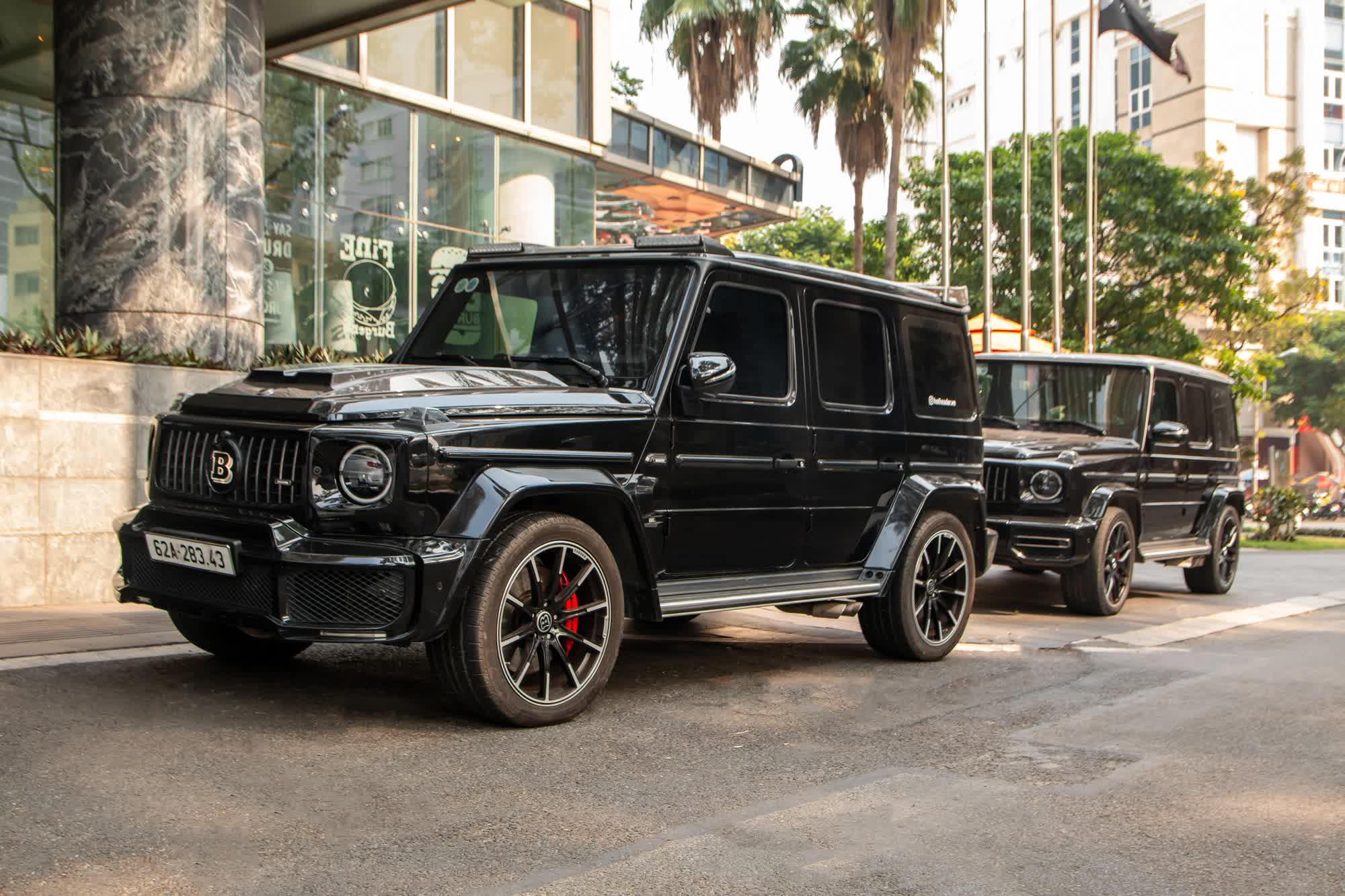 Quá đam mê, rich kid Hà Nội chở siêu xe Ferrari và 3 chiếc G 63 vào TP. HCM để đi phượt tới Phan Thiết - Ảnh 7. Quá đam mê, rich kid Hà Nội chở siêu xe Ferrari và 3 chiếc G 63 vào TP. HCM để đi phượt tới Phan Thiết - Ảnh 7.