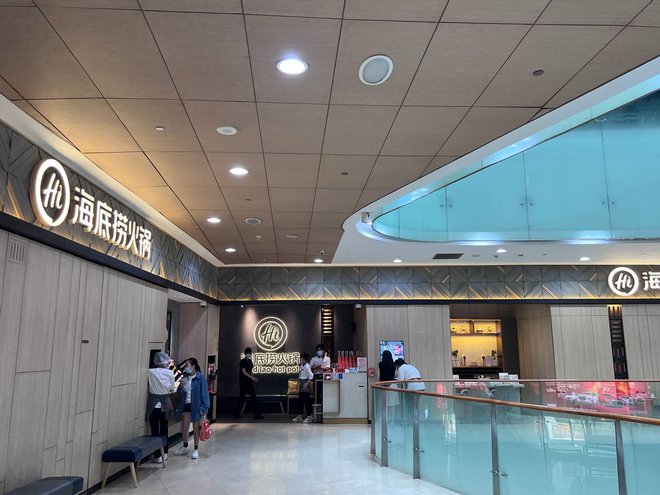 Giải mã lý do toà nhà trái bắp Bitexco dần bị quên lãng, tiếc nuối thay địa điểm ăn chơi một thời của giới trẻ - Ảnh 10.