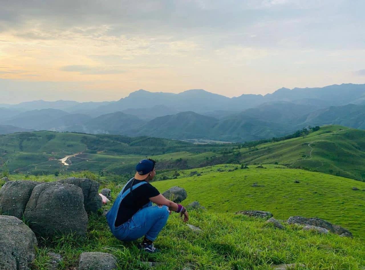 Dân mạng thi nhau truy lùng toạ độ check-in của Đen Vâu: Cả ngọn đồi xanh mướt cứ ngỡ đồng cỏ Windows - Ảnh 11.