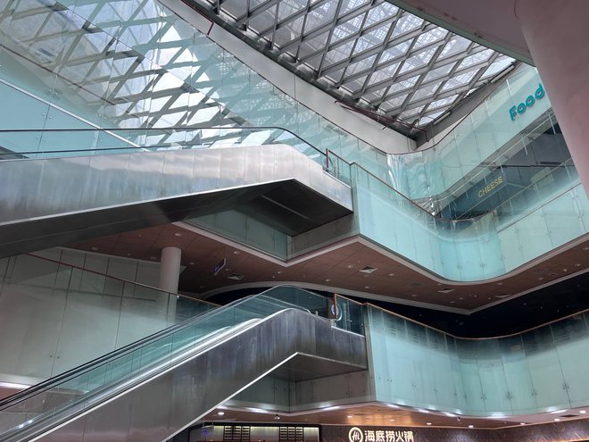 Giải mã lý do toà nhà trái bắp Bitexco dần bị quên lãng, tiếc nuối thay địa điểm ăn chơi một thời của giới trẻ - Ảnh 8.