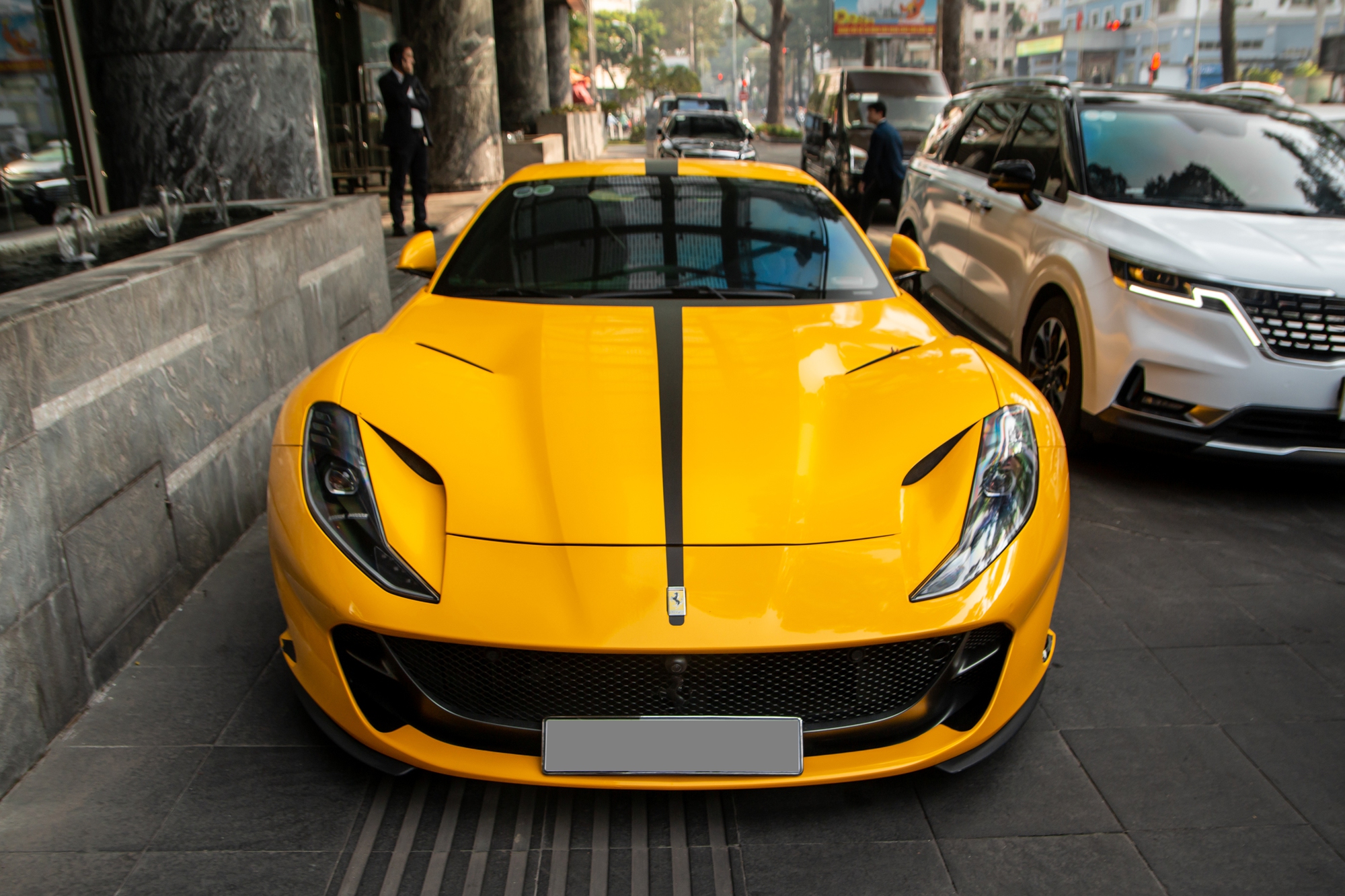 Quá đam mê, rich kid Hà Nội chở siêu xe Ferrari và 3 chiếc G 63 vào TP. HCM để đi phượt tới Phan Thiết - Ảnh 3. Quá đam mê, rich kid Hà Nội chở siêu xe Ferrari và 3 chiếc G 63 vào TP. HCM để đi phượt tới Phan Thiết - Ảnh 3.