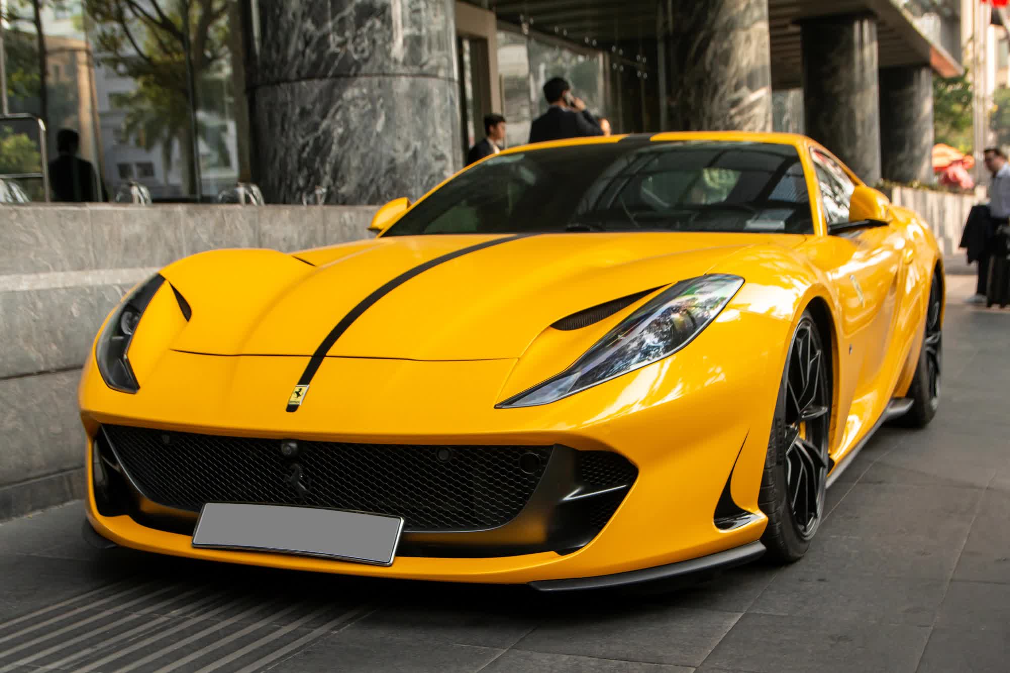 Quá đam mê, rich kid Hà Nội chở siêu xe Ferrari và 3 chiếc G 63 vào TP. HCM để đi phượt tới Phan Thiết - Ảnh 1. Quá đam mê, rich kid Hà Nội chở siêu xe Ferrari và 3 chiếc G 63 vào TP. HCM để đi phượt tới Phan Thiết - Ảnh 1.