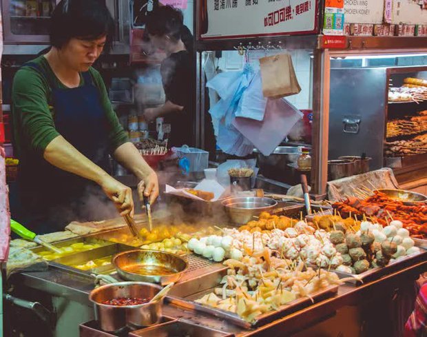 Overcoming formidable rivals, Ho Chi Minh City is ranked in the top 2 in the dream list of street food lovers - Photo 1.