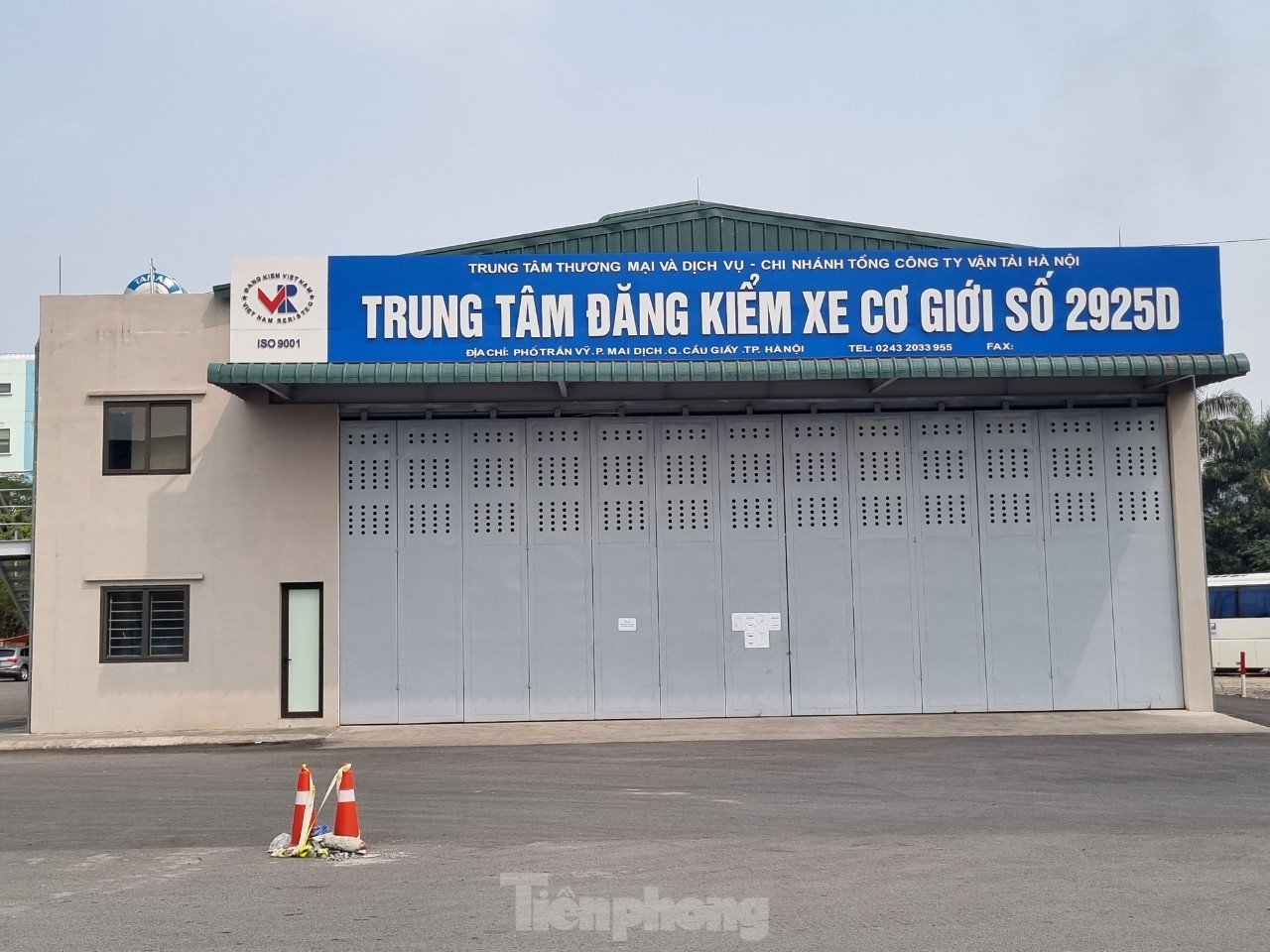 Khủng hoảng nhân sự, tái diễn cảnh xếp hàng chờ đăng kiểm tại Hà Nội - Ảnh 8.