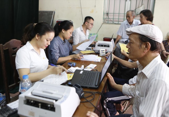 Giảm thời gian đóng Bảo hiểm xã hội: Lo lương hưu thấp, Nhà nước phải bù - Ảnh 1.