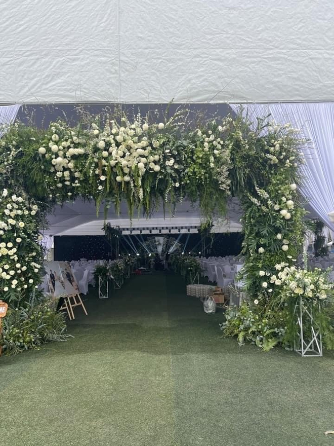 Dân mạng choáng với cỗ cưới sang chảnh nhất Bắc Ninh, đãi khách bằng món cua có giá hơn 2 triệu/kg - Ảnh 1. Dân mạng choáng với cỗ cưới sang chảnh nhất Bắc Ninh, đãi khách bằng món cua có giá hơn 2 triệu/kg - Ảnh 1.