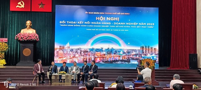 Chủ tịch TPHCM đề nghị ngân hàng tái cơ cấu nợ và tín dụng ưu đãi cho doanh nghiệp - Ảnh 1. Chủ tịch TPHCM đề nghị ngân hàng tái cơ cấu nợ và tín dụng ưu đãi cho doanh nghiệp - Ảnh 1.