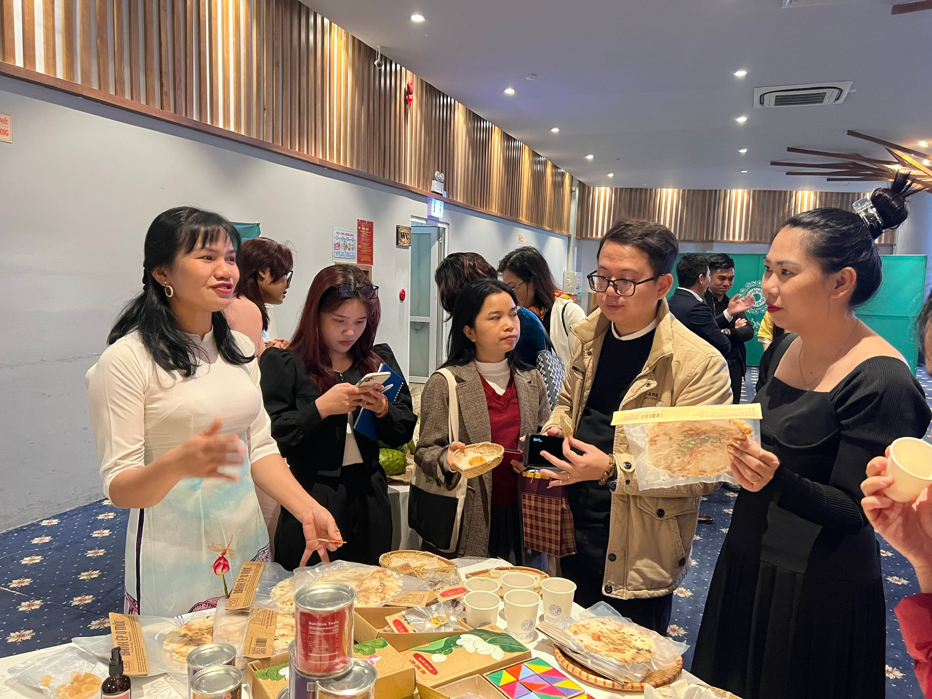 Bán đặc sản trên TikTok giúp Thịt chua Trường Food, trà Hoàng Su Phì, mè xửng Mộc Truly Hues,... thu hút hơn 350 triệu lượt xem - Ảnh 4.