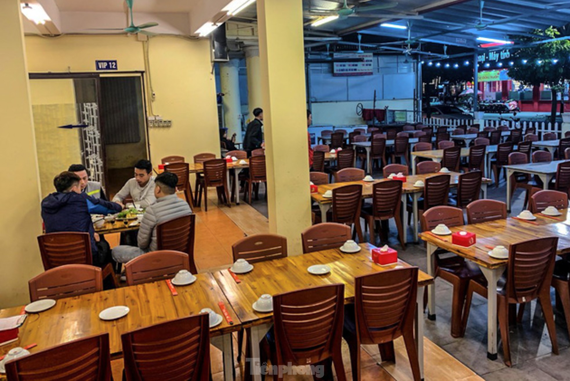 Hàng quán ế chỏng chơ vì khách nhậu sợ kiểm tra nồng độ cồn quá gắt - Ảnh 8.