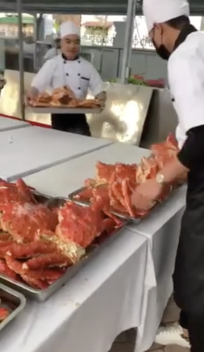 Dân mạng choáng với cỗ cưới sang chảnh nhất Bắc Ninh, đãi khách bằng món cua có giá hơn 2 triệu/kg - Ảnh 7. Dân mạng choáng với cỗ cưới sang chảnh nhất Bắc Ninh, đãi khách bằng món cua có giá hơn 2 triệu/kg - Ảnh 7.