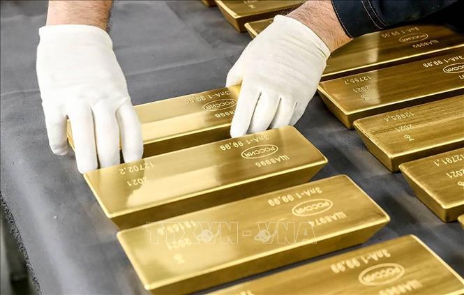 Năm 2022, người Nga mua hơn 50 tấn vàng miếng - Ảnh 1.