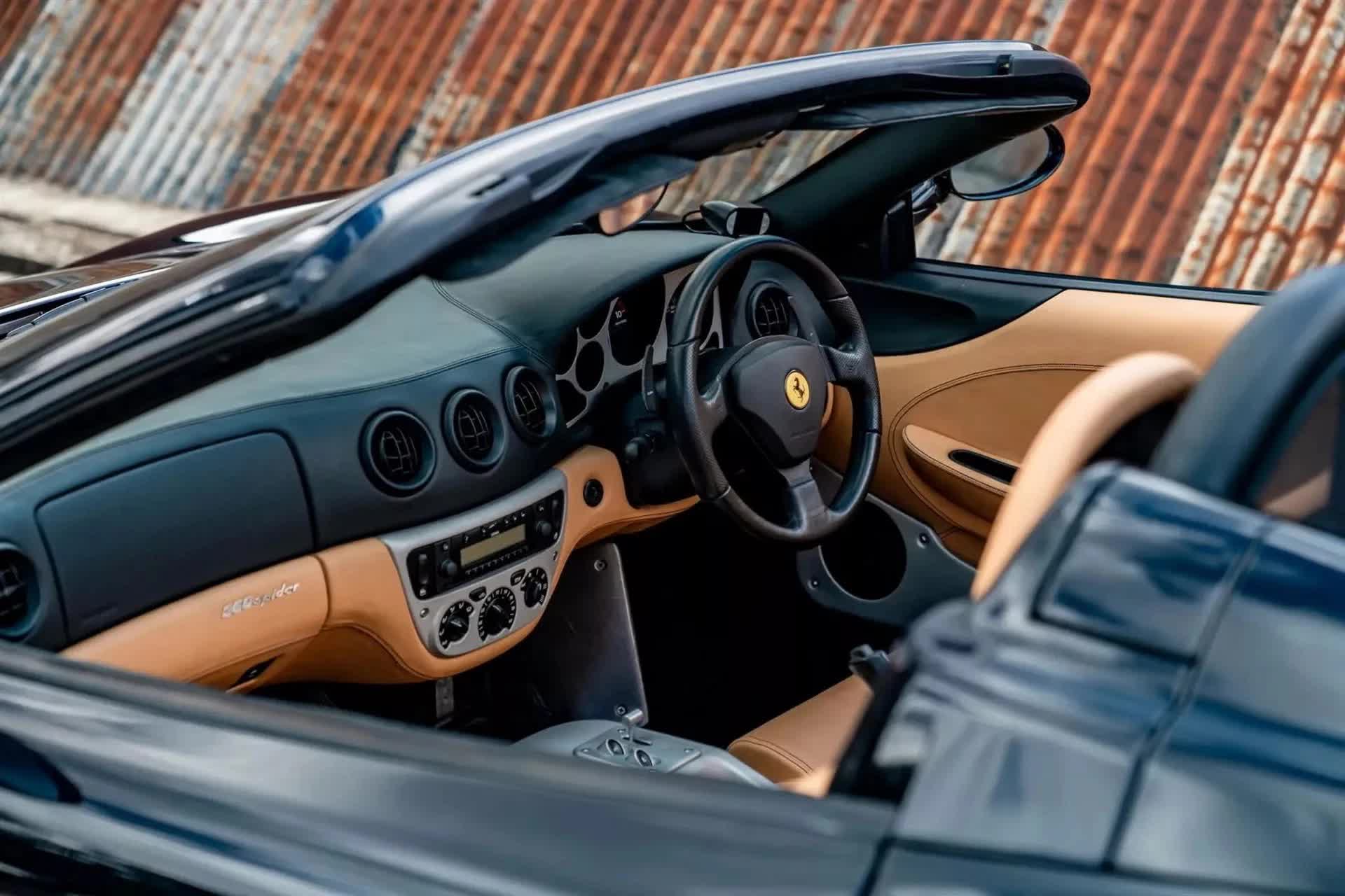 Ferrari mui trần 22 năm tuổi của Beckham có giá quy đổi hơn 3,1 tỷ đồng: 22 năm đi chưa đến 1,3 vạn km - Ảnh 4.