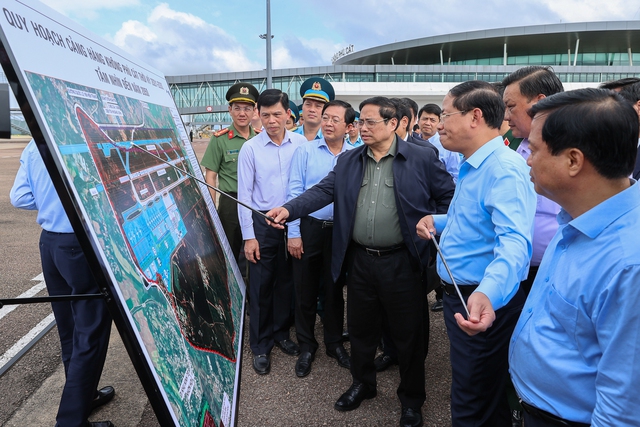 Thủ tướng khảo sát một số dự án hạ tầng, công nghiệp lớn và mô hình nhà thu nhập thấp tại Bình Định - Ảnh 3.