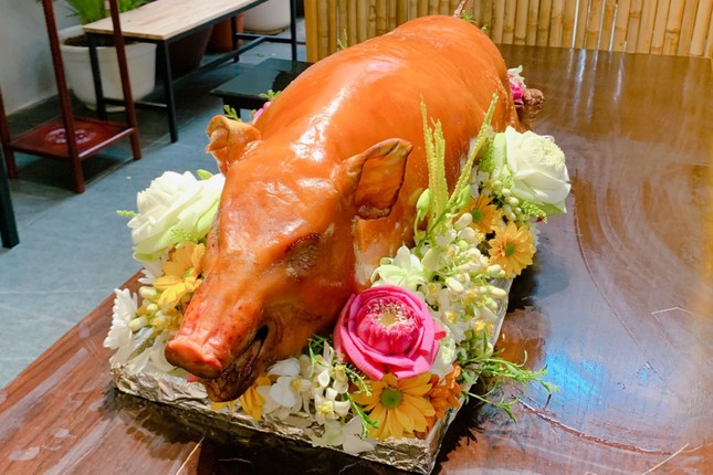 Hà Nội: Mẹt lợn quay nghệ thuật gây sốt dịp rằm tháng Giêng - Ảnh 4.