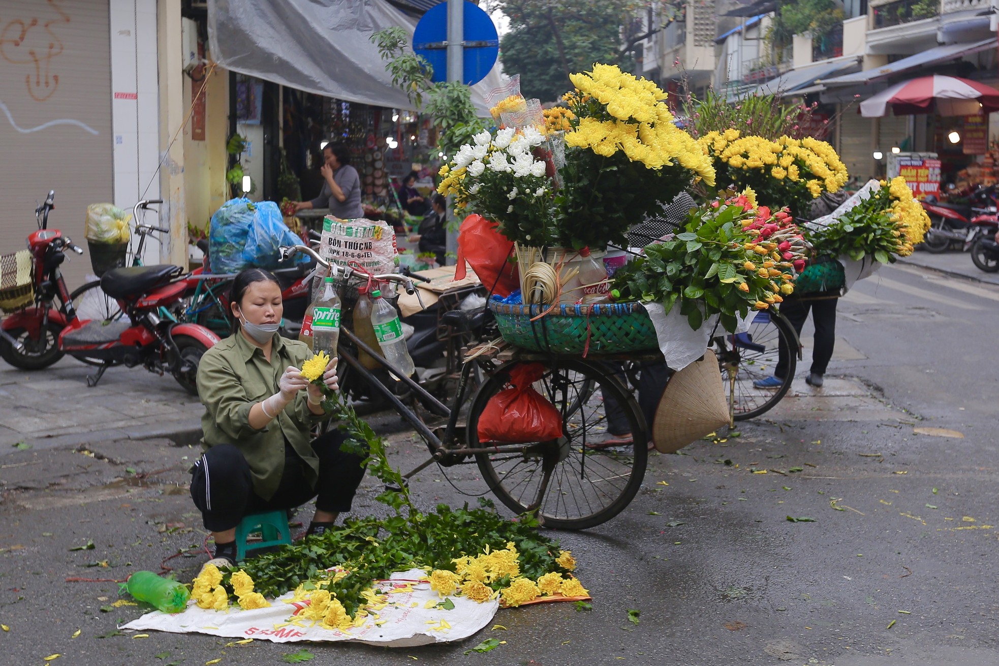 Người Hà Nội tất bật sắm lễ cúng Rằm tháng Giêng - Ảnh 13.